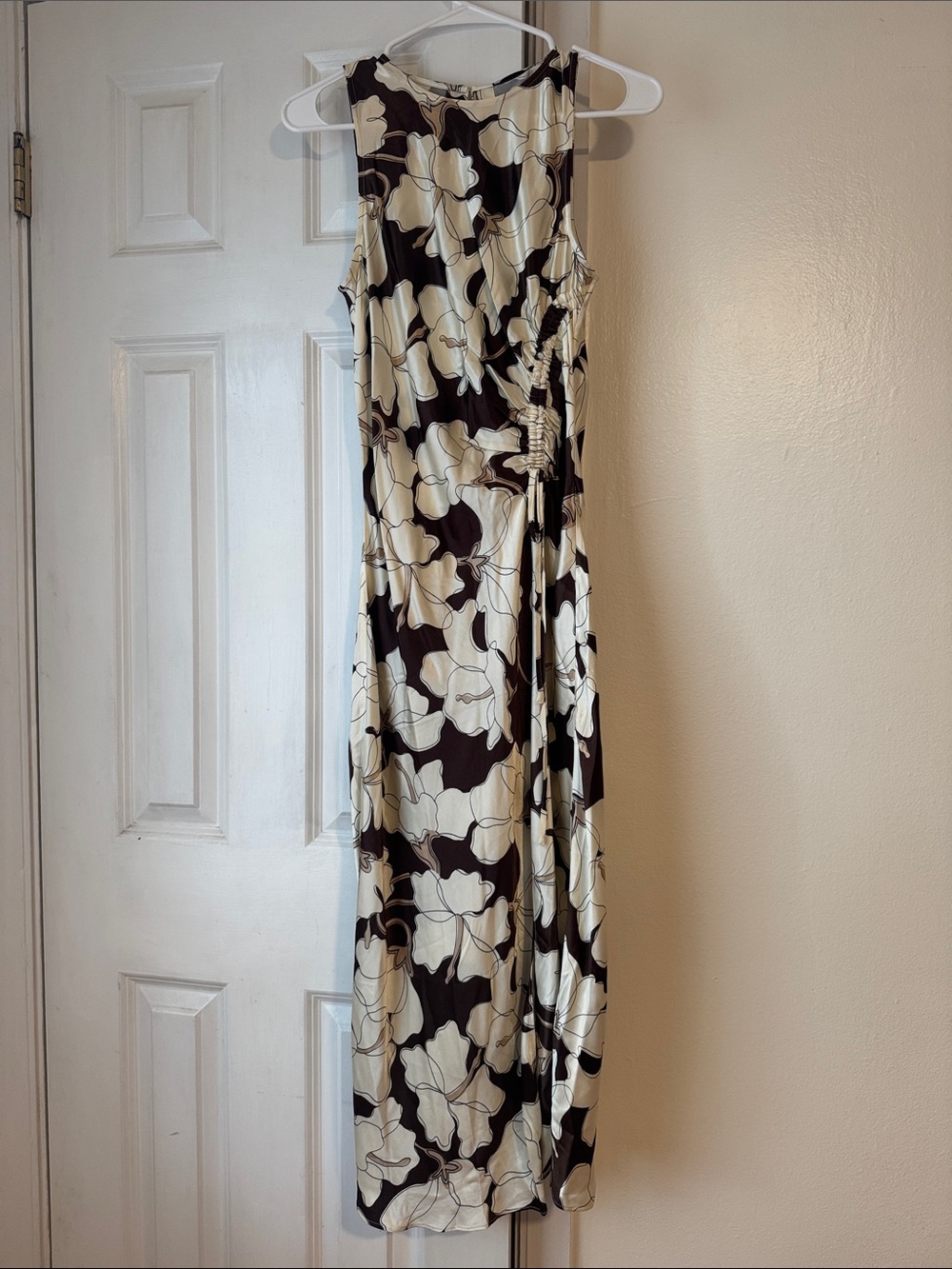 NWT Rails Gabriella Dress Mocha Floral Satin Midi Ruched Side Slit Size S - Picture 6 of 13